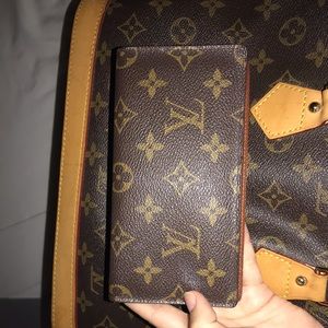 Louis Vuitton checkbook 💛
